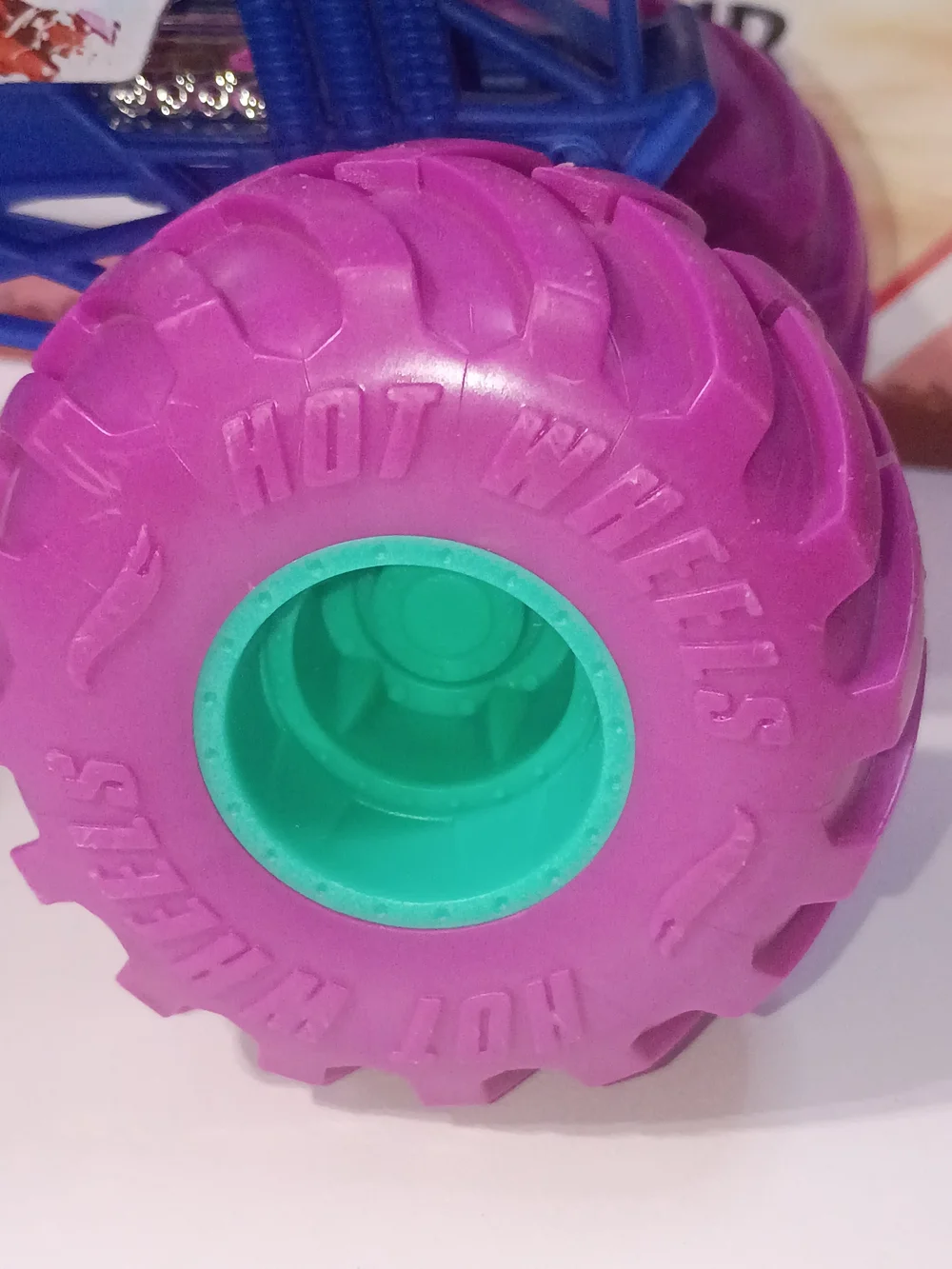 Hot Wheels Monster Jam Mermadness Mermaid Monster Truck 1/24 Scale